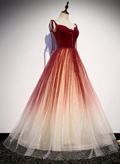 Vestido largo de fiesta rojo con escote en forma de corazón de terciopelo y tirantes de tul 