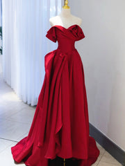 Vestido de noche largo de satén rojo vino sin tirantes y corte A 
