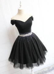 Vestido negro de fiesta de tul corto y bonito. 