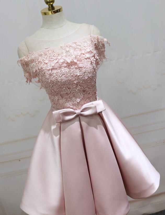 Lindo vestido de fiesta corto de satén rosa 