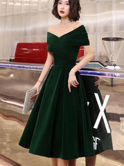 Vestido de dama de honor de terciopelo verde con hombros descubiertos y corte A 