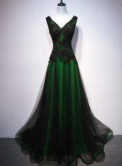 Vestido de fiesta largo con escote en V de tul negro y verde de Chaming 