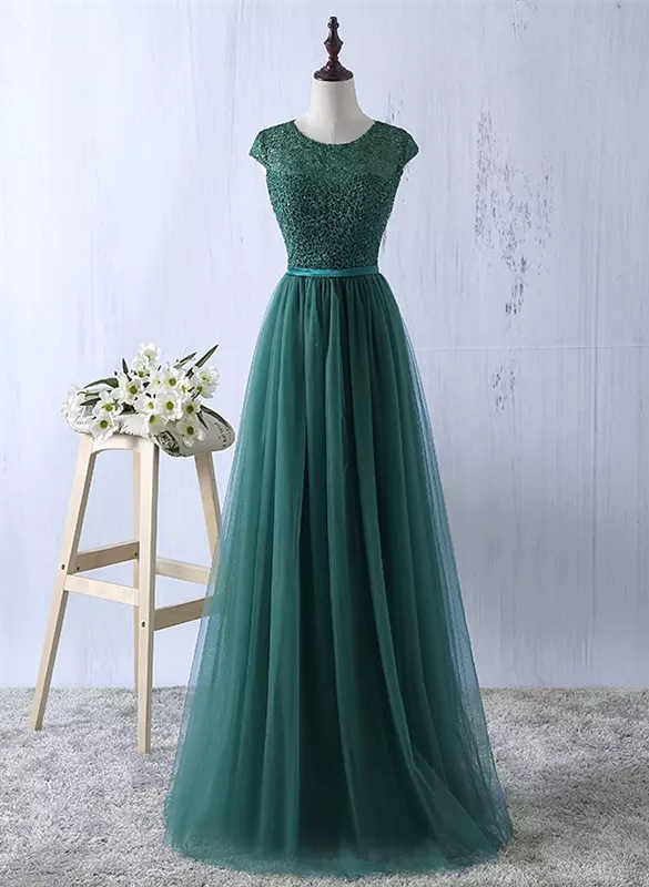 Hermoso vestido de dama de honor de encaje y tul 