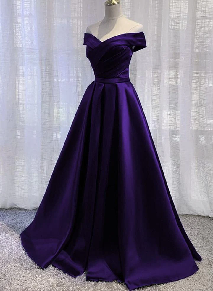 Vestido de fiesta largo con hombros descubiertos y satén morado 