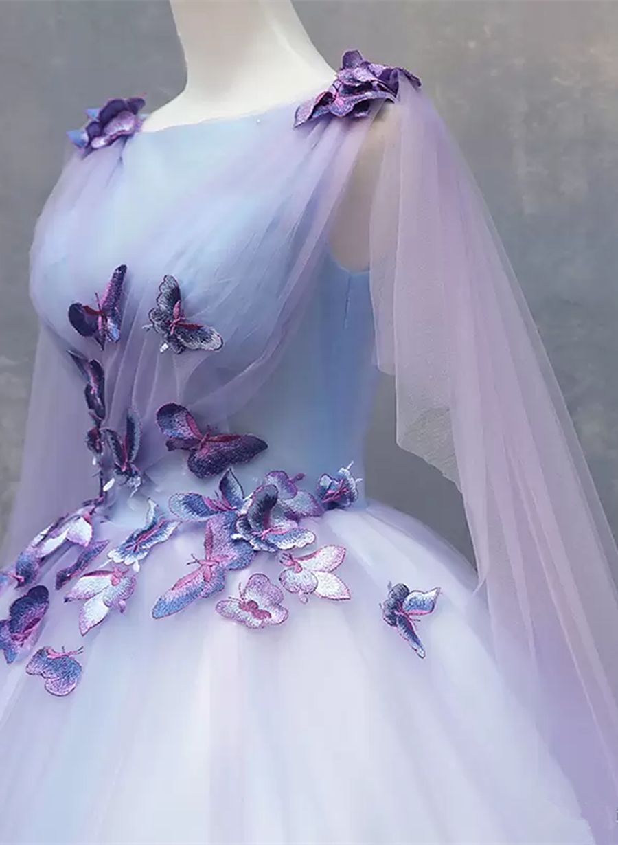Vestido formal largo de tul lavanda con mariposas. Vestido lavanda para quinceañeras. 