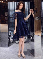 Vestido de fiesta de encaje azul marino con corte alto y bajo para regreso a casa 