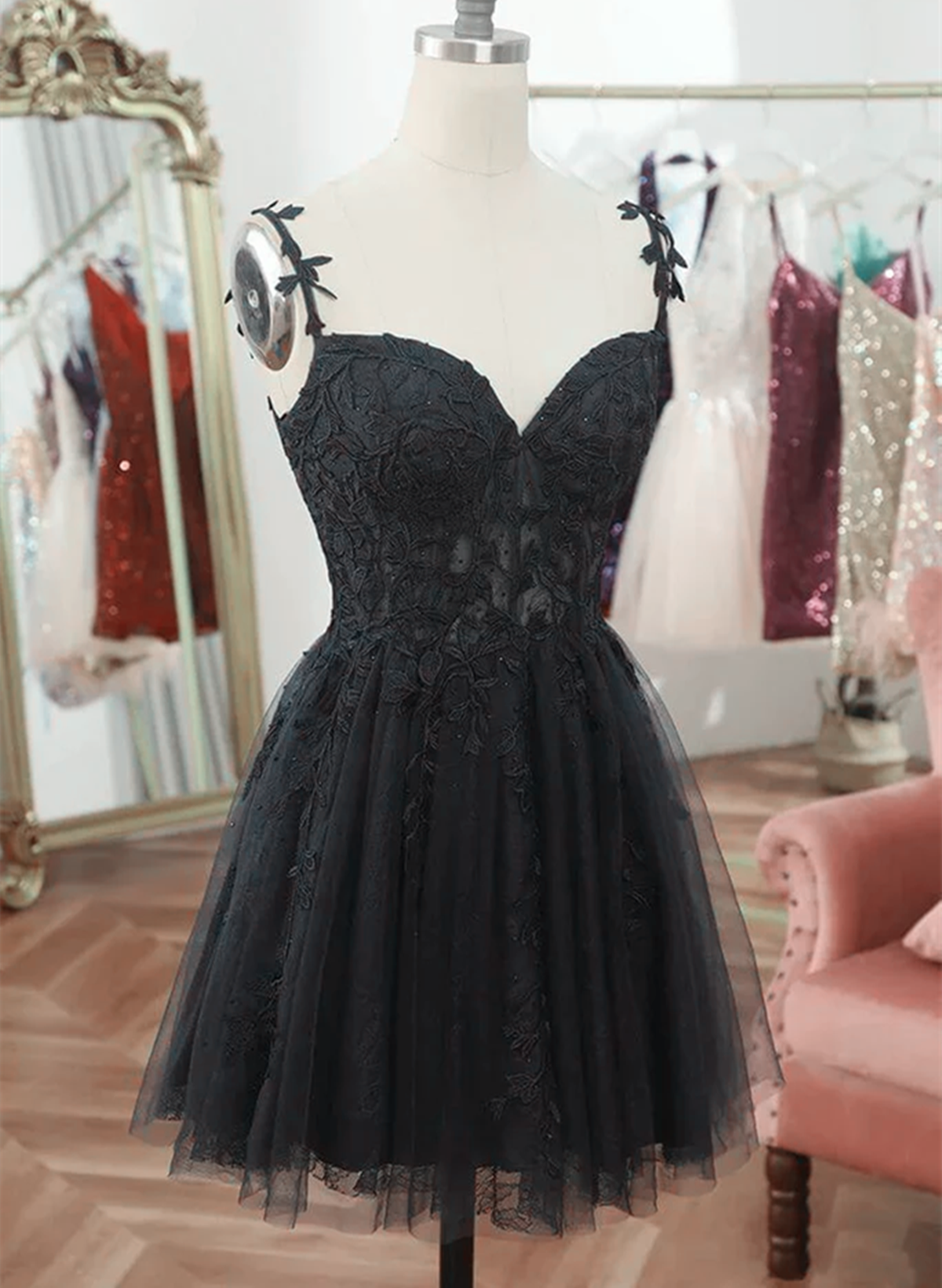 Vestido corto de fiesta elegante de tul con tirantes de encaje negro 