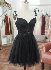Vestido corto de fiesta elegante de tul con tirantes de encaje negro 