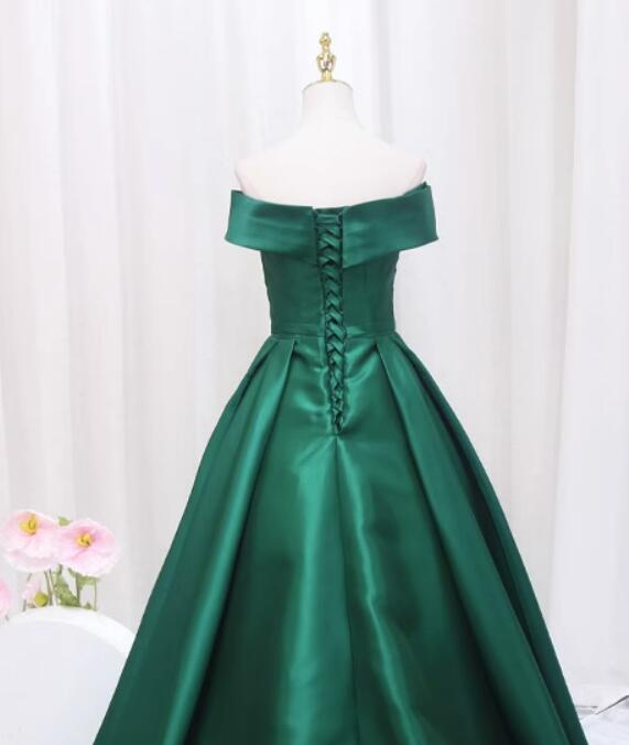 Vestido formal de satén verde con escote en forma de corazón y corte en A 