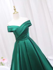 Vestido formal de satén verde con escote en forma de corazón y corte en A 