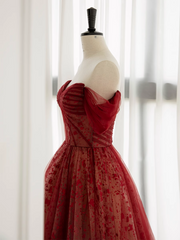Precioso vestido formal largo de tul color vino tinto con escote en forma de corazón 