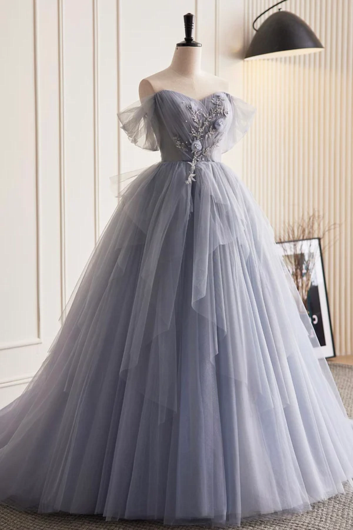 Vestido de fiesta largo glamuroso de tul azul grisáceo con apliques de encaje 