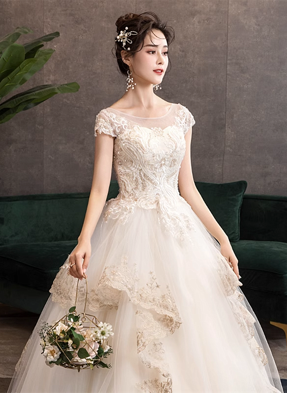Precioso vestido de fiesta de tul color marfil con encaje para dulces 16 