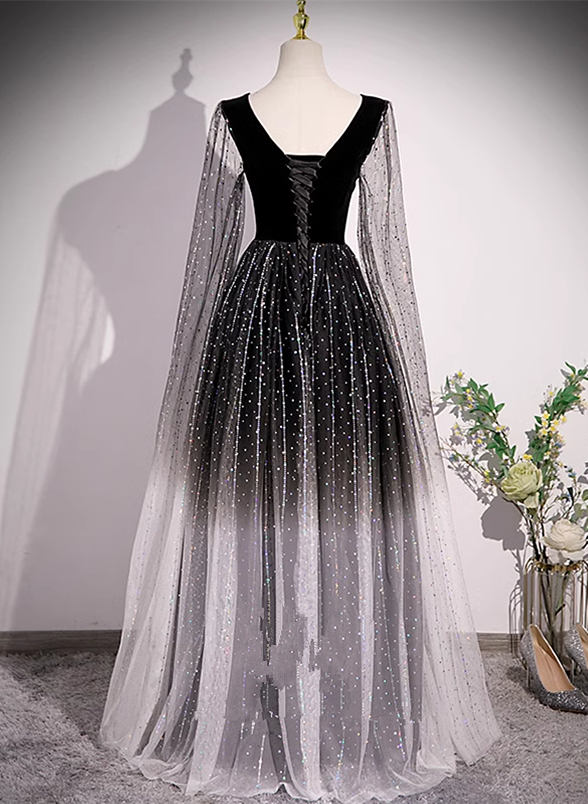 Vestido de fiesta de tul negro brillante con degradado y escote en V 