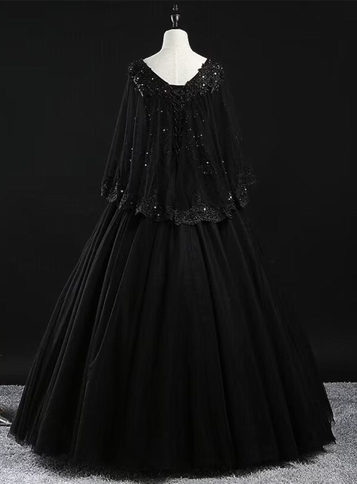 Hermoso vestido de tul con apliques de encaje y cuentas para dulces 16 