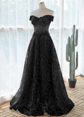 Vestido de fiesta negro de tul con hombros descubiertos y encaje en forma de A 