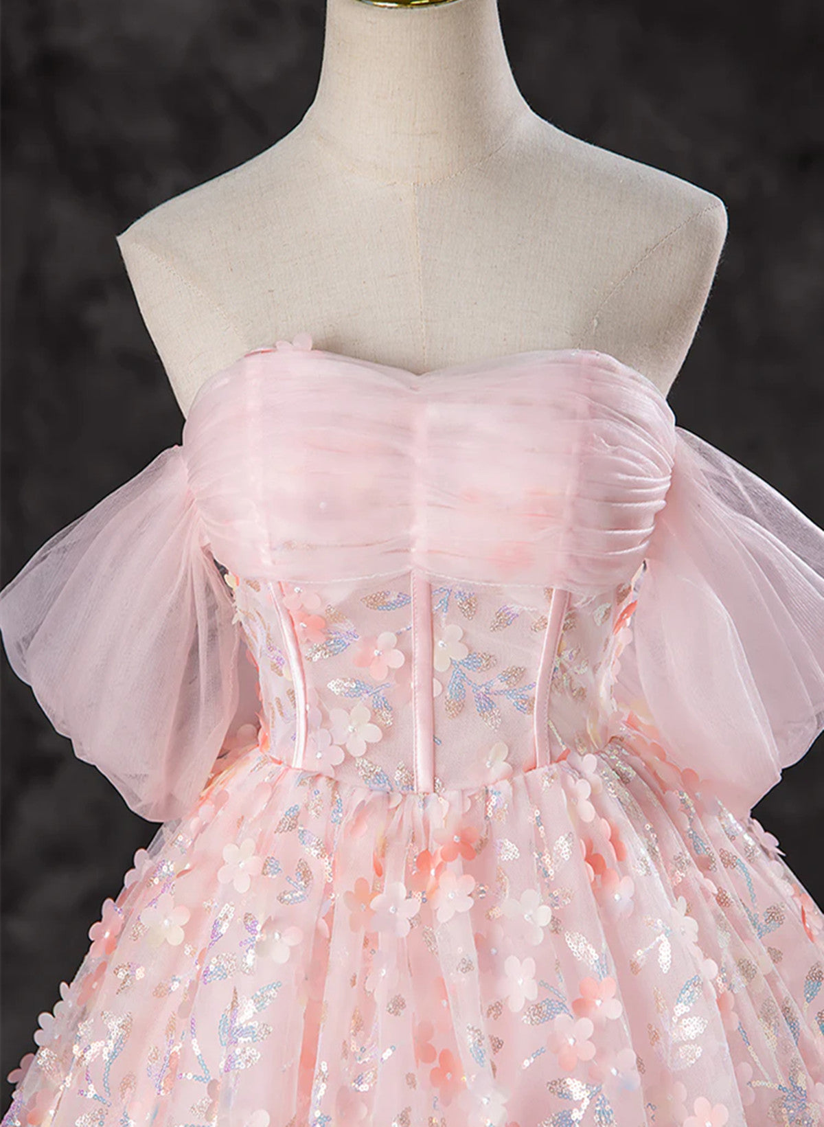 Vestido de fiesta largo con hombros descubiertos y encaje rosa 