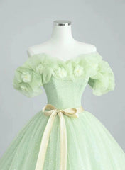Lindo vestido de fiesta de tul verde con escote en forma de corazón 