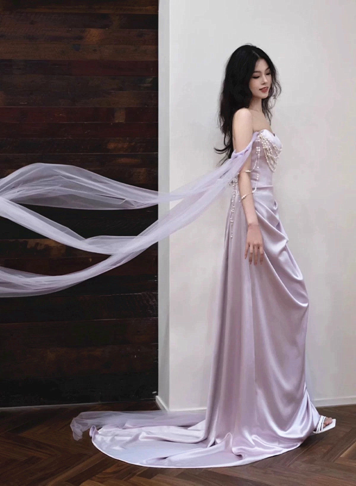 Lindo vestido formal largo con escote en forma de corazón de satén suave 