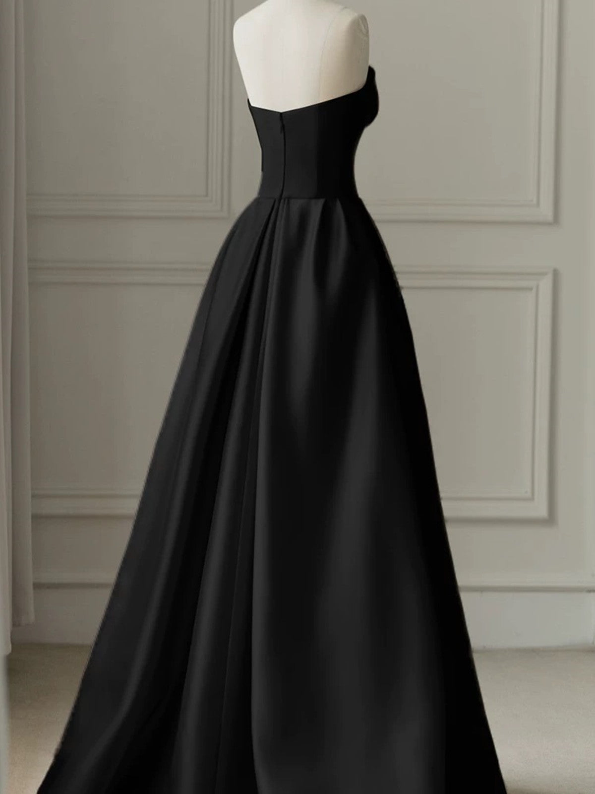 Vestido de fiesta de satén rosa y negro con tul 