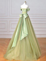 Vestido de fiesta verde de tul con escote en forma de A y tirantes finos 