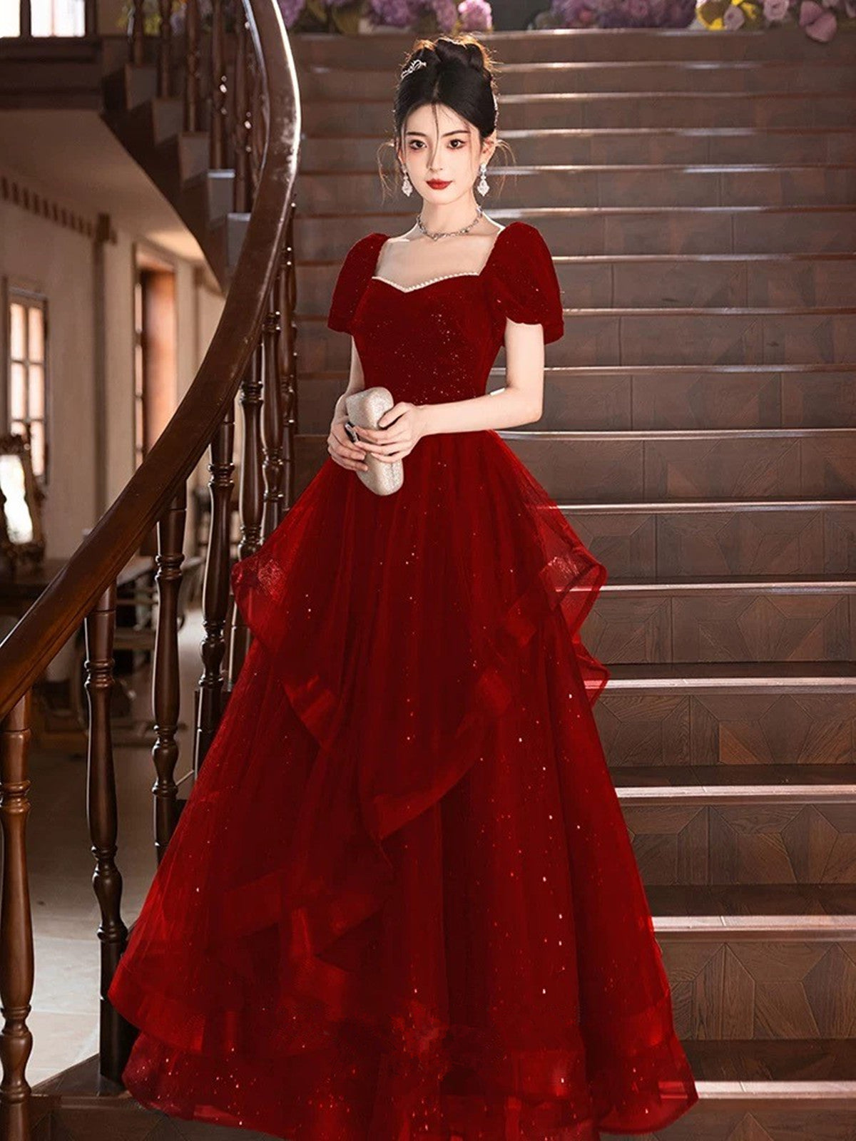Vestido de fiesta rojo vino con escote en forma de A y mangas cortas 