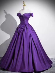 Vestido de fiesta morado de satén con hombros descubiertos y escote corazón hasta el suelo 