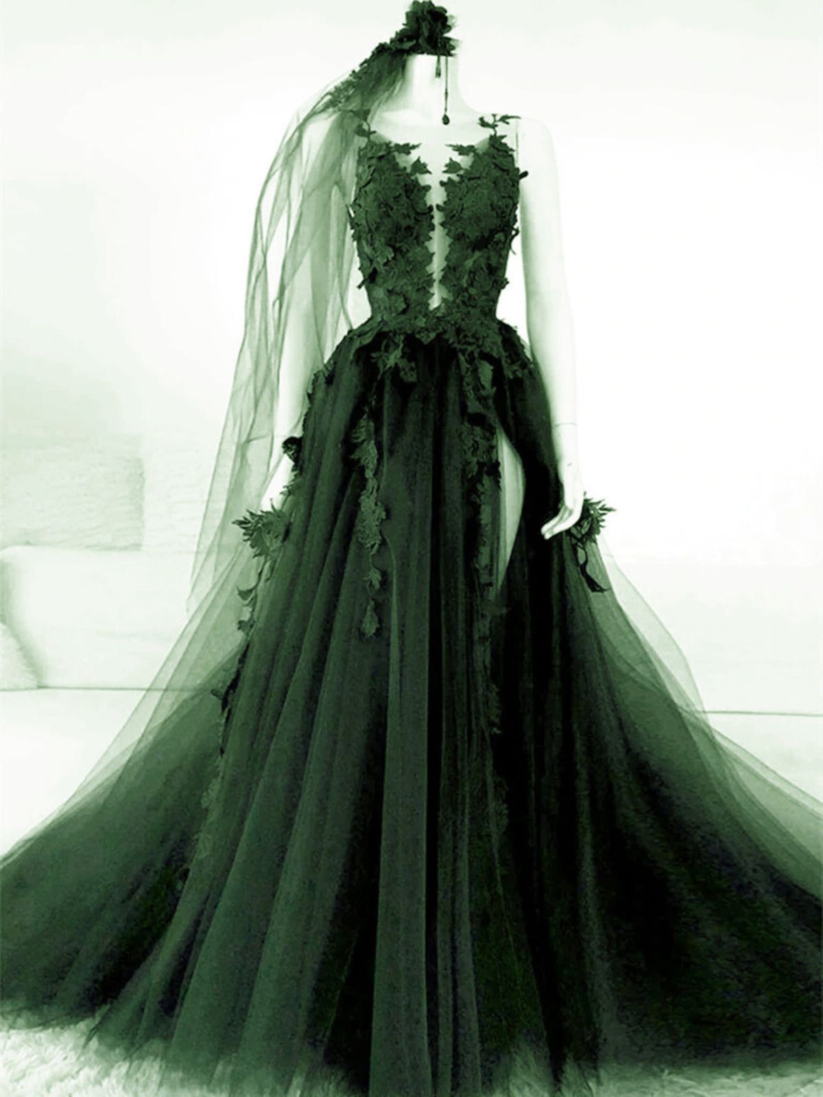 Vestido de fiesta largo de tul verde con corte A y apliques de encaje 