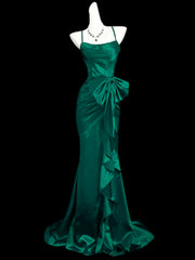 Vestido formal largo con cordones y tirantes de sirena verde 