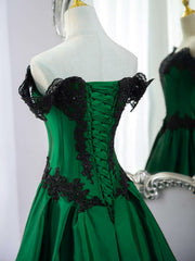 Vestido formal largo de tafetán verde con escote en forma de corazón y cordones 