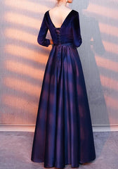 Vestido de dama de honor de satén y terciopelo con escote en V azul marino 