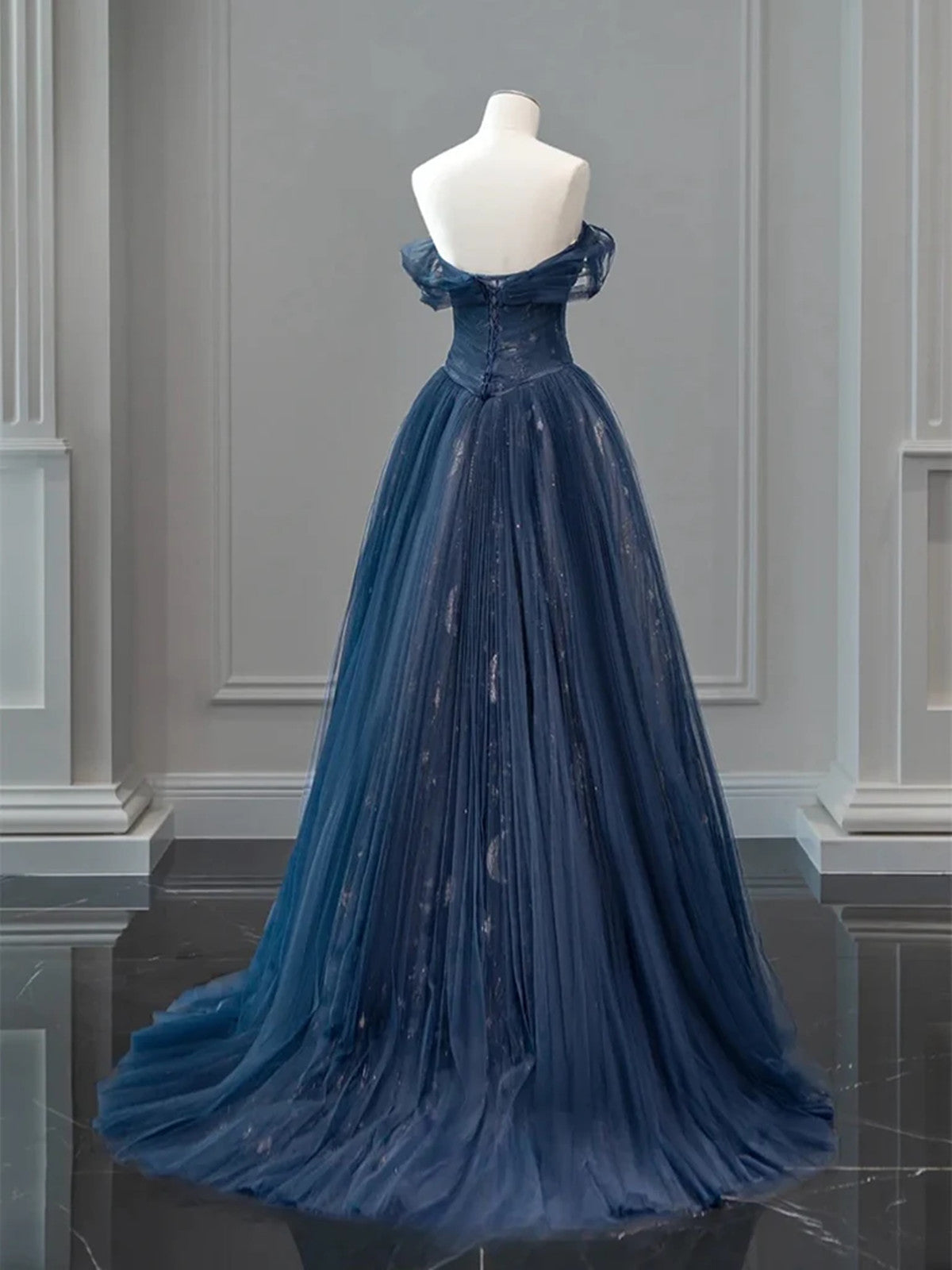 Vestido de fiesta largo de tul azul marino con escote en forma de A y escote en forma de corazón 