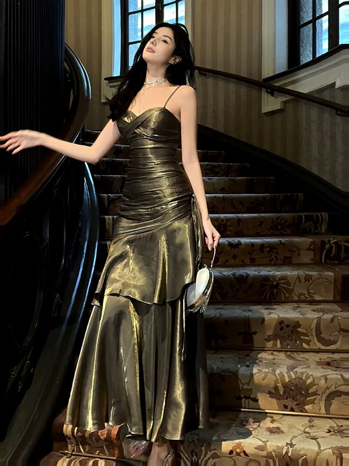 Lindo vestido de fiesta de satén con tirantes de corazón 