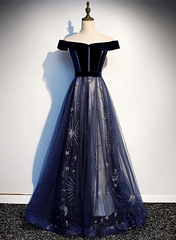 Vestido de fiesta de terciopelo y tul con hombros descubiertos y estampado floral azul marino 
