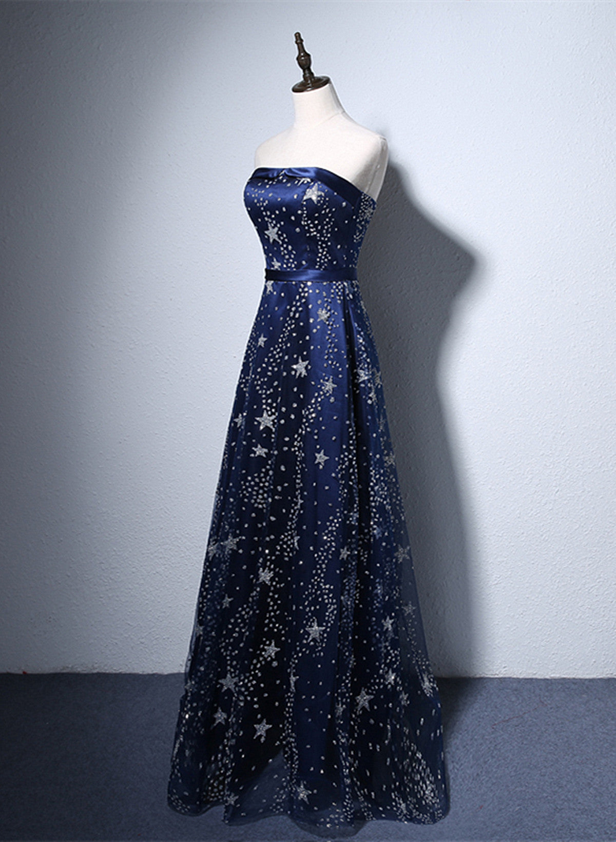 Vestido de noche largo de tul azul marino con corte en A 