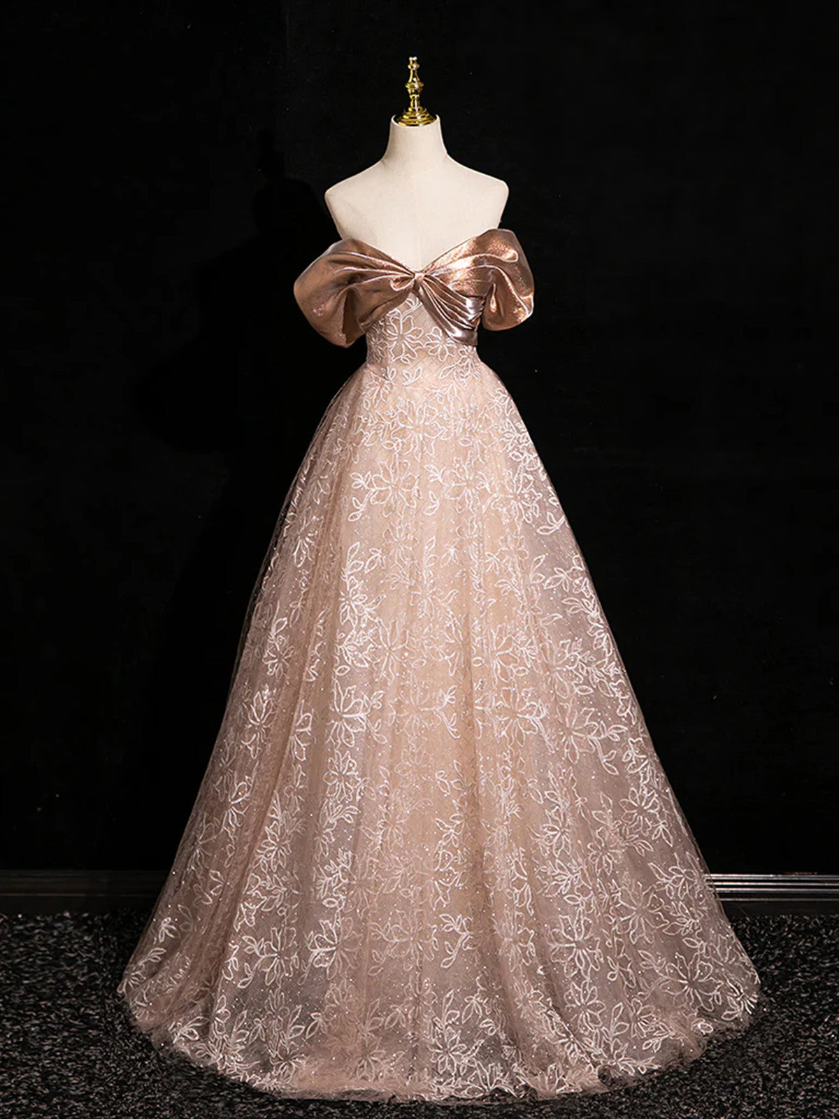 Vestido de fiesta con escote en forma de corazón, corte A, encaje champán y hombros descubiertos 