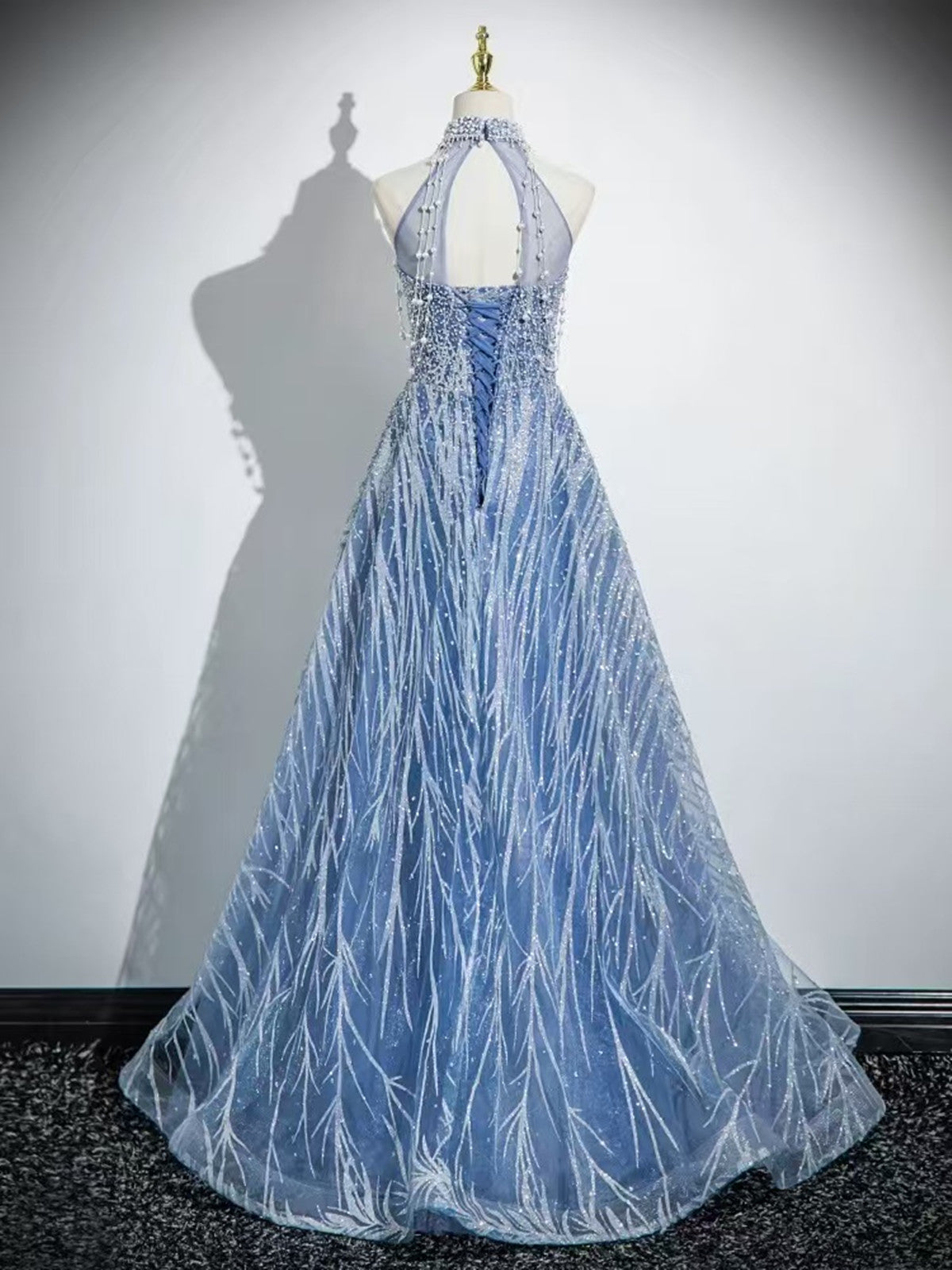 Vestido de fiesta largo con espalda descubierta, corte A, de tul y cuentas, estilo halter 