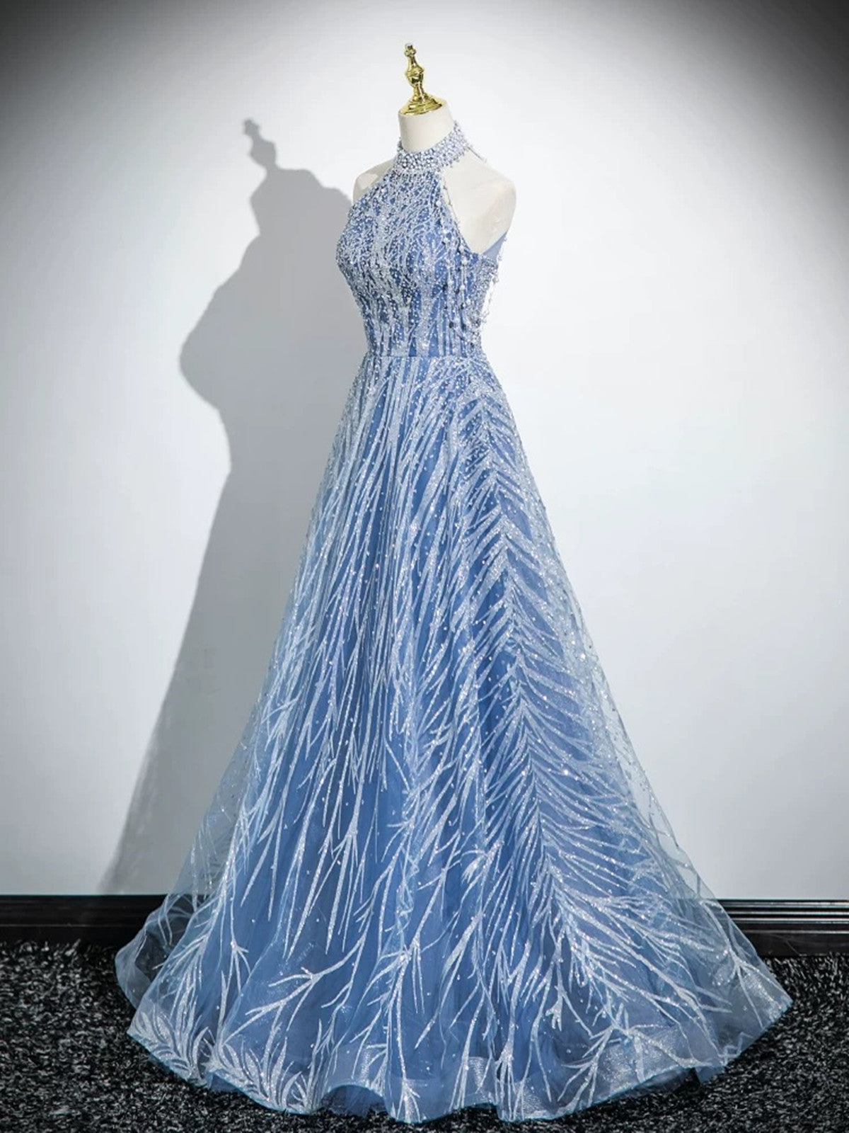 Vestido de fiesta largo con espalda descubierta, corte A, de tul y cuentas, estilo halter 