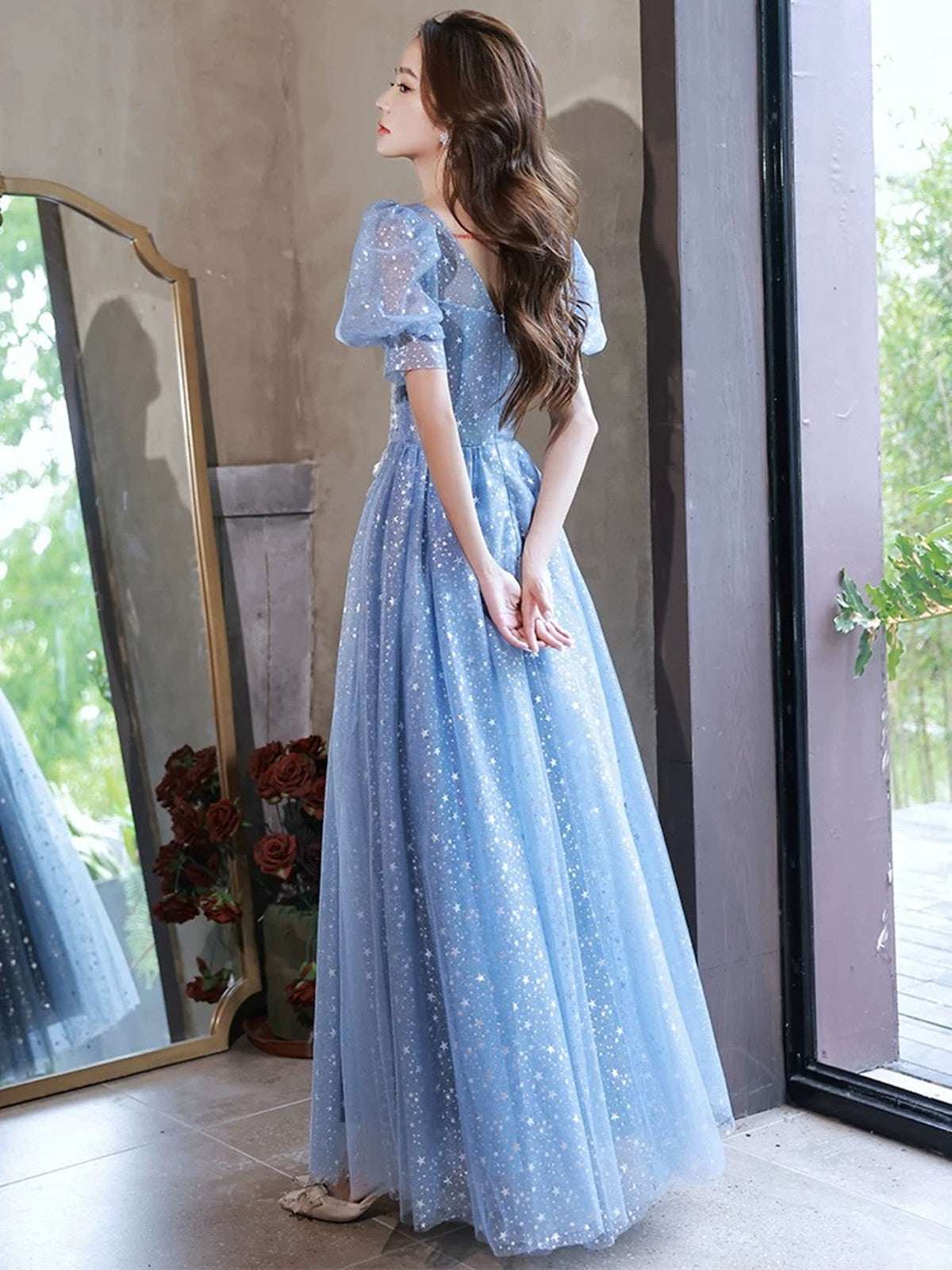 Vestido de fiesta largo de corte A, azul claro, de manga corta y con apliques de encaje 