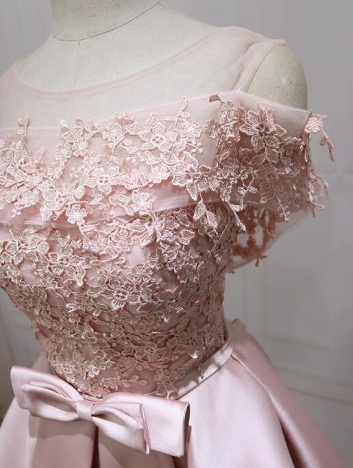 Lindo vestido de fiesta corto de satén rosa 