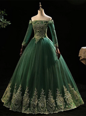 Vestido de quinceañera con mangas verde oscuro y encaje dorado