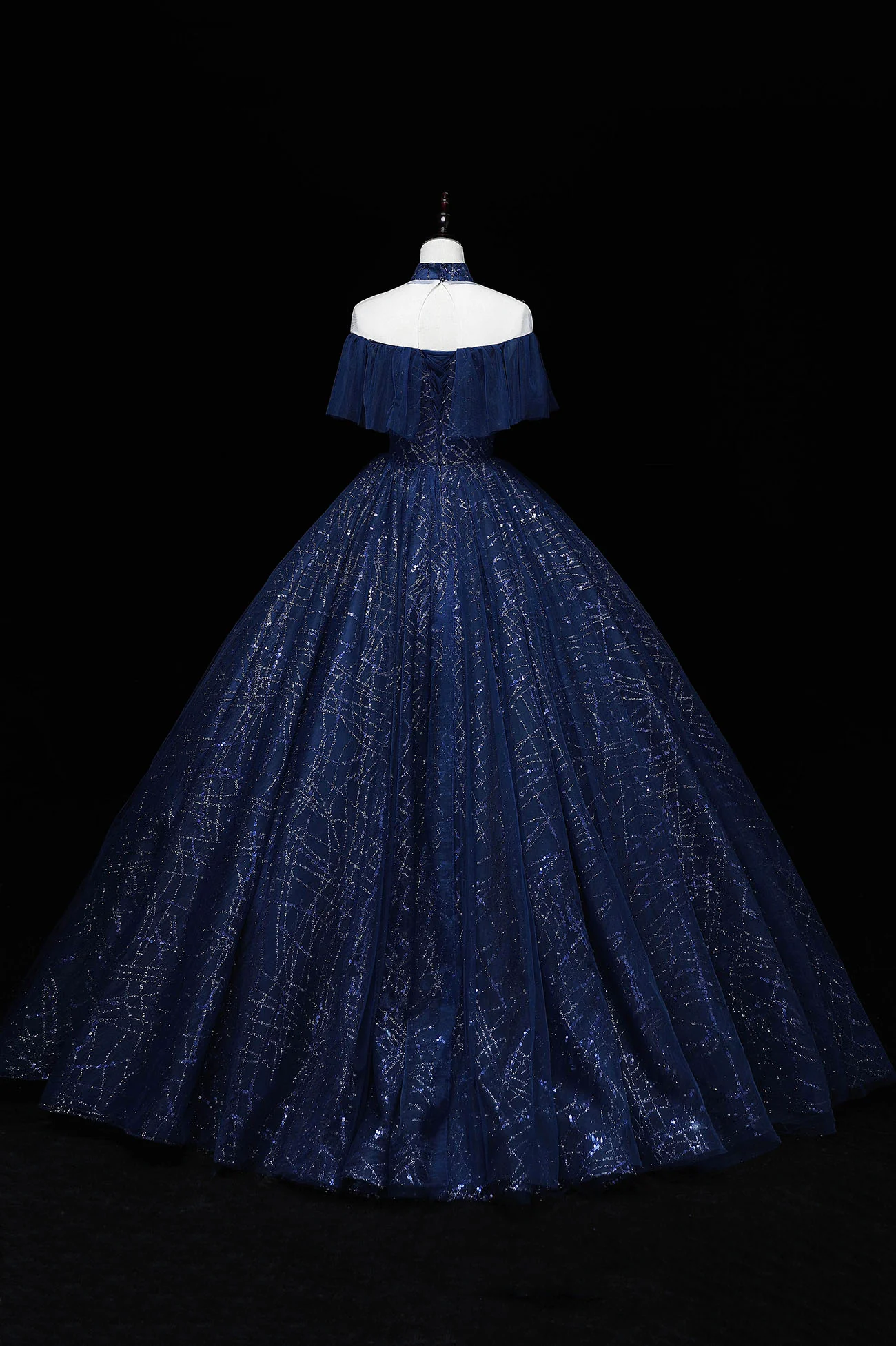 Vestido formal de tul con encaje y escote alto azul marino 