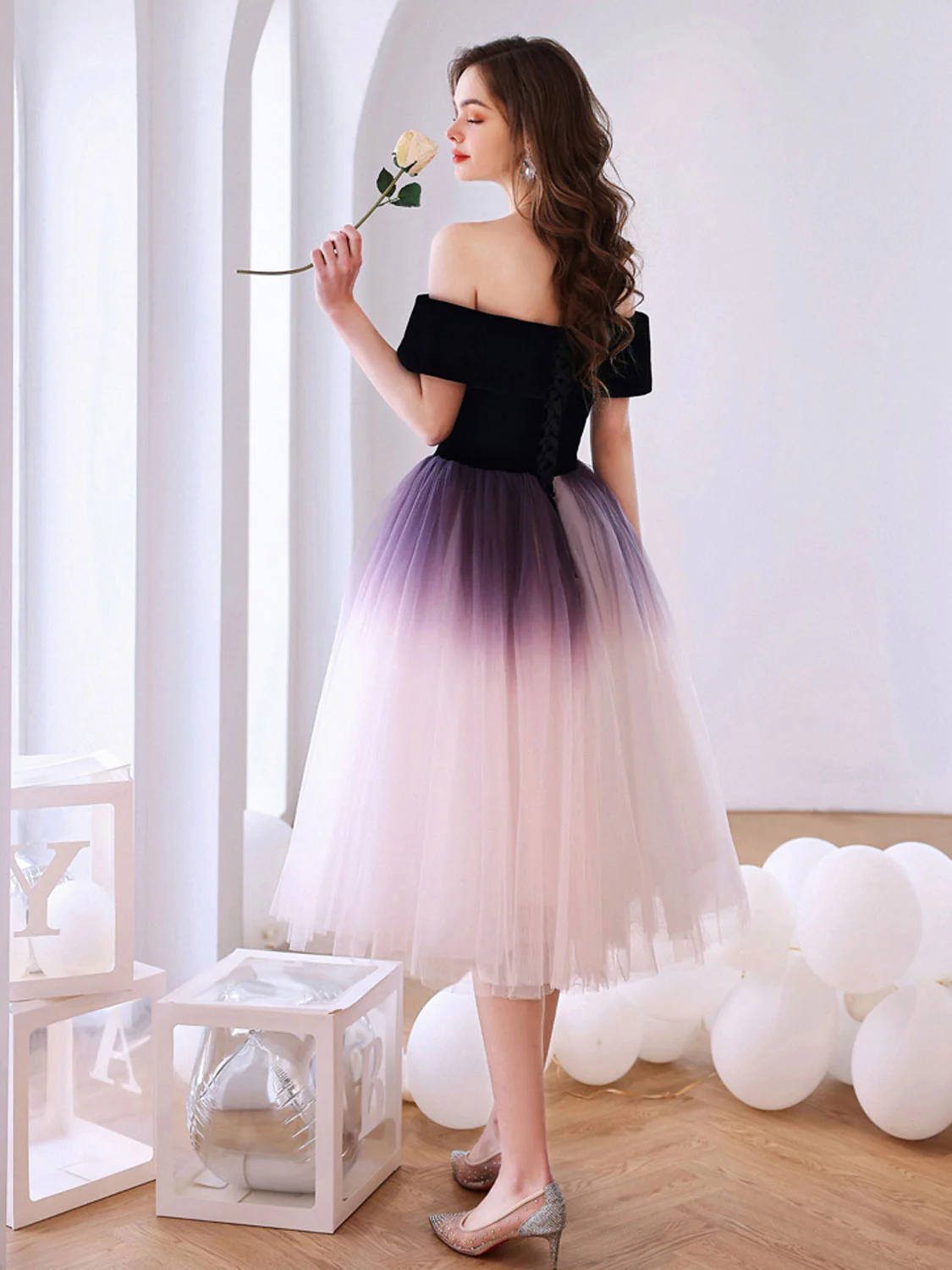 Vestido de fiesta con hombros descubiertos de tul morado degradado 