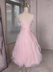 Vestido de fiesta corto con espalda baja y cuentas de tul rosa 