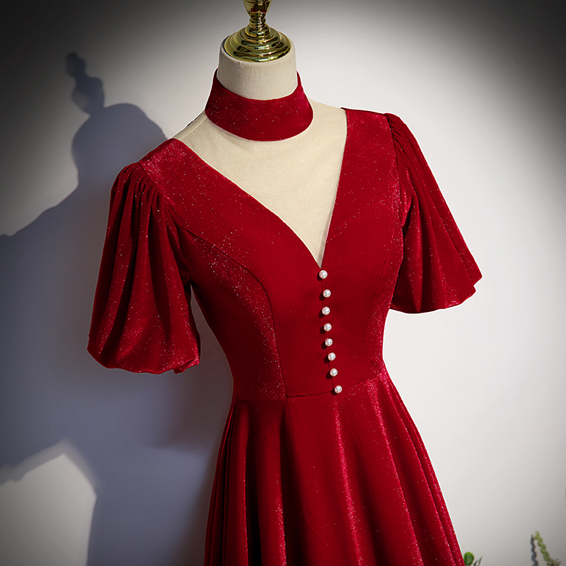 Vestido largo de fiesta de terciopelo rojo con escote alto 