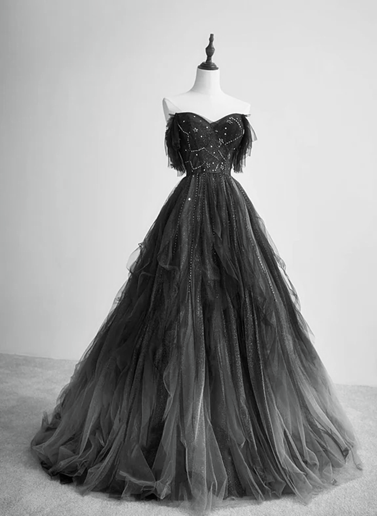 Vestido de fiesta largo de tul negro degradado con cuentas 
