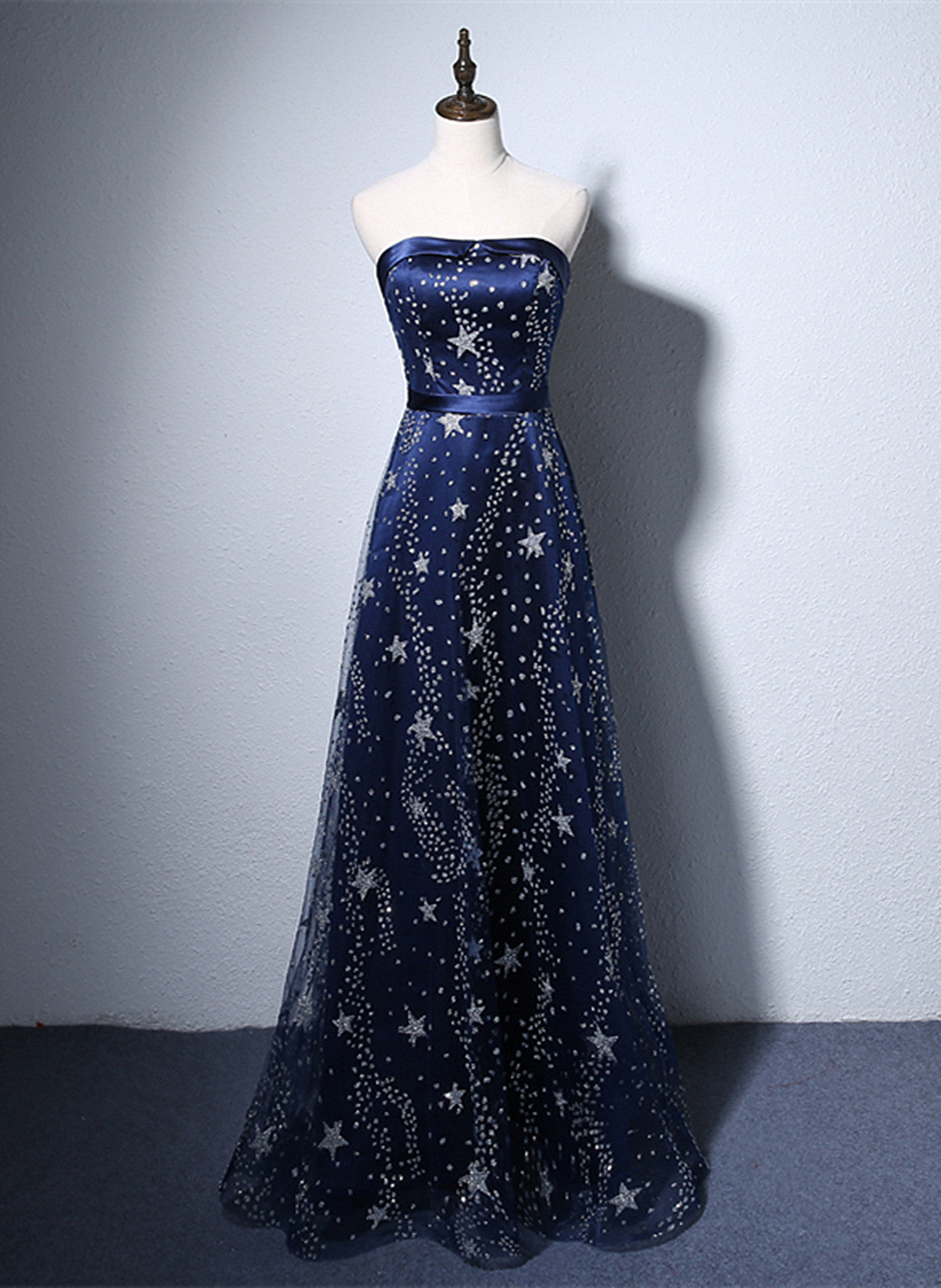 Vestido de noche largo de tul azul marino con corte en A 