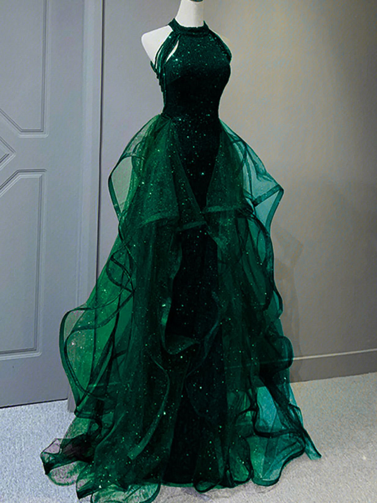 Vestido largo de fiesta con lentejuelas verdes y tul 