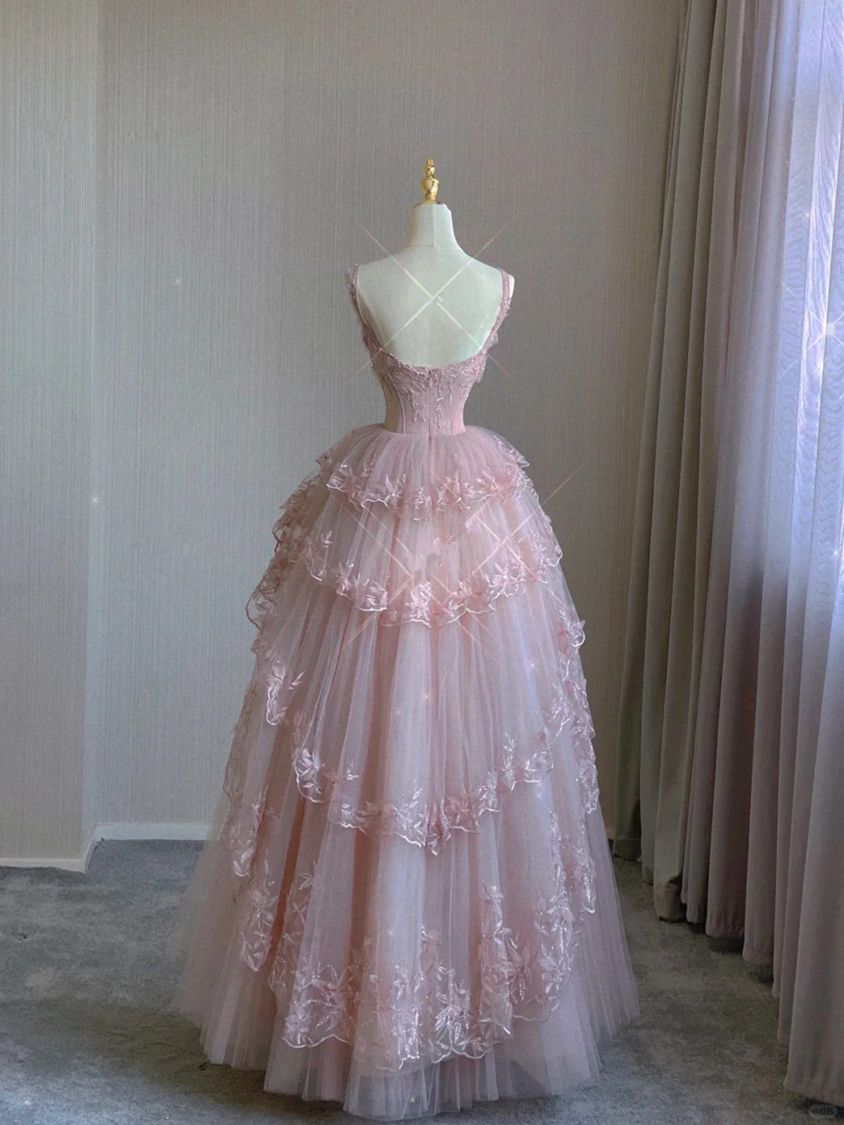 Vestido formal largo de tul y encaje con tirantes rosas en forma de A 