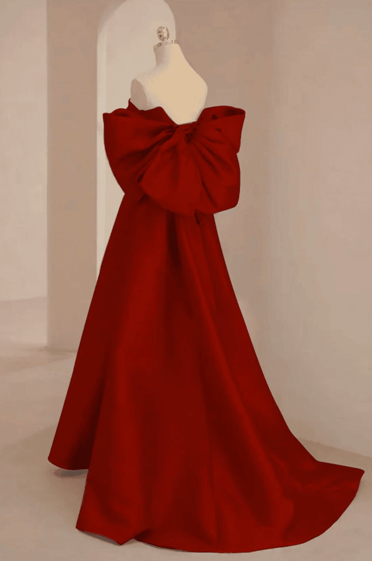 Vestido largo de fiesta de satén rojo vino 